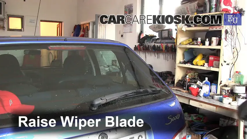 2002 Citroen Saxo Chrono 1.1L 4 Cyl. Balais essuie-glace arrière Changer les balais des essuie-glace
